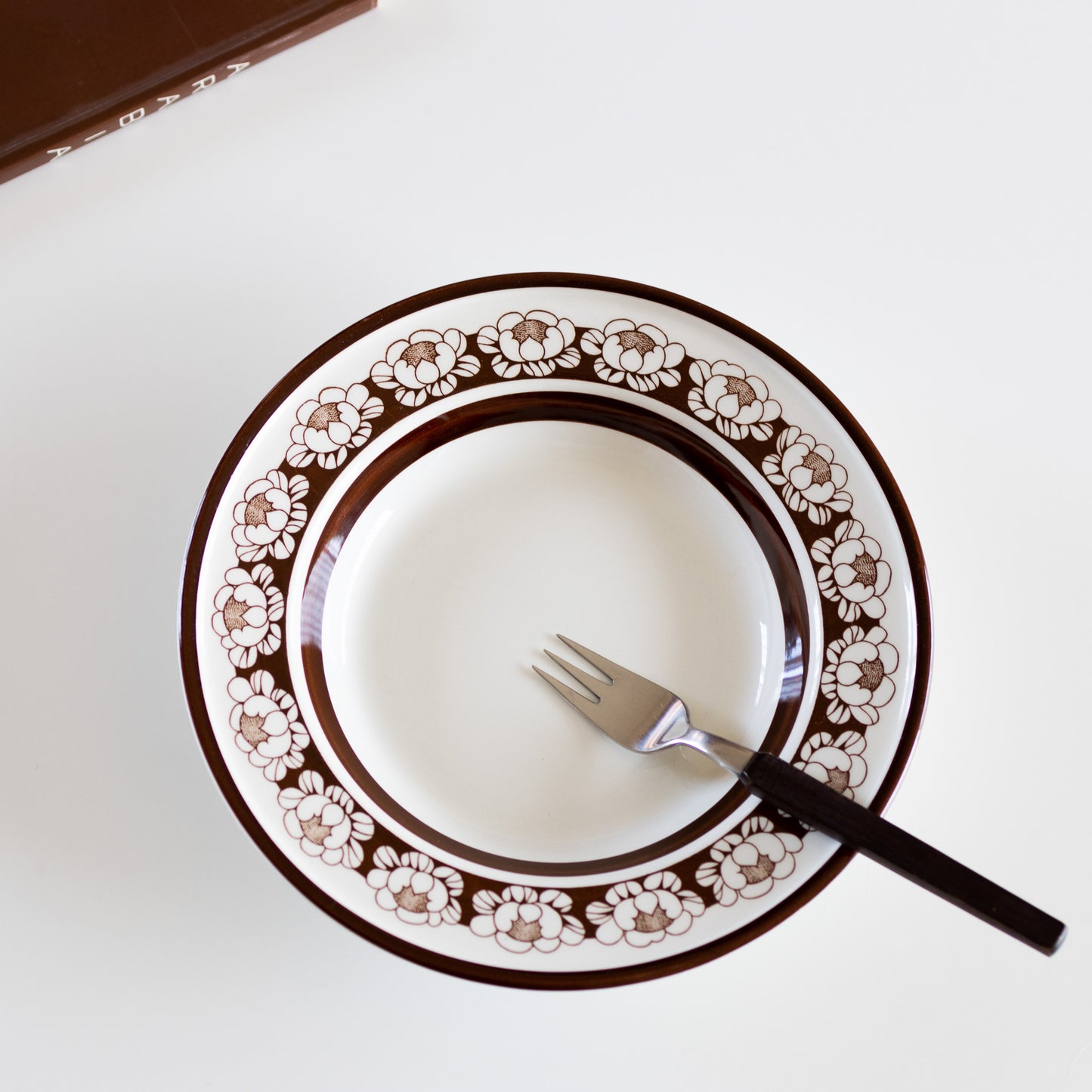 katrilli (カトリーリ) deep plate 23.0cm / arabia (アラビア)