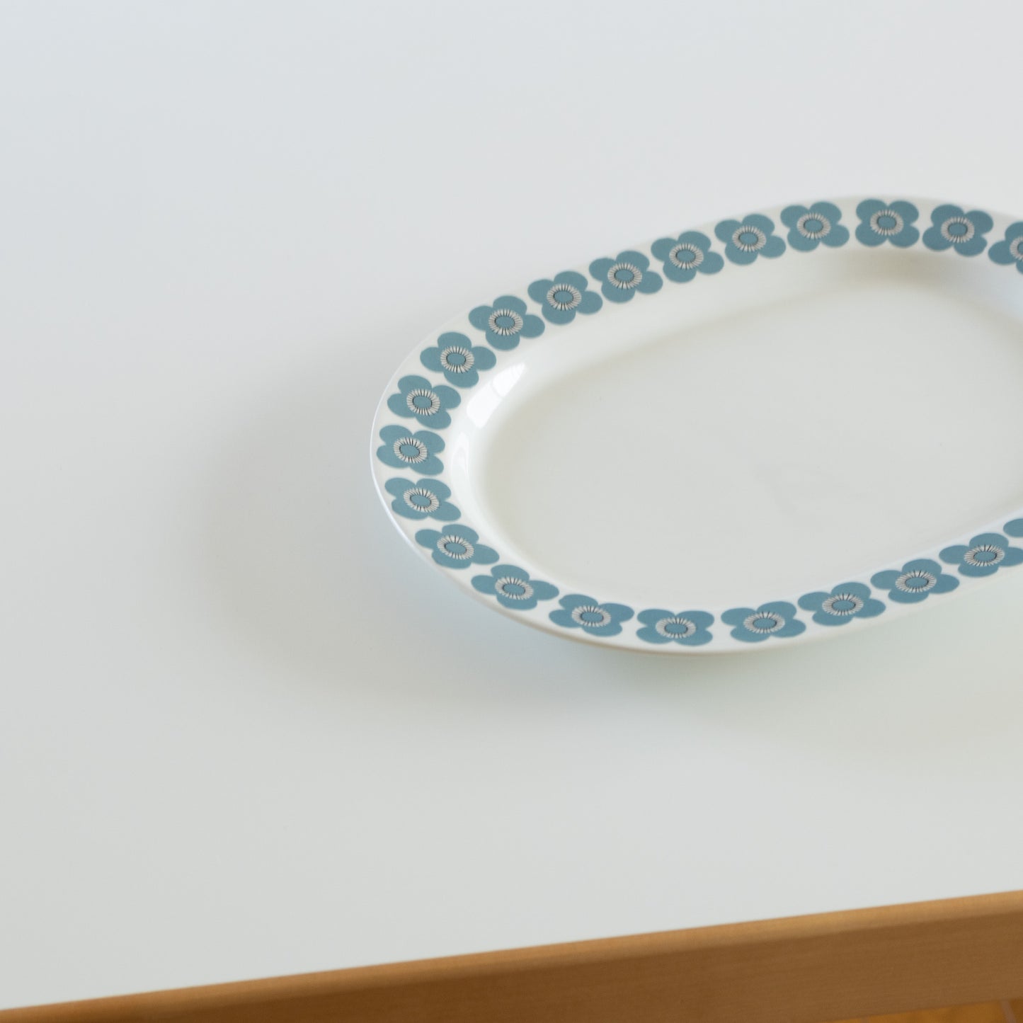 veera (ヴェーラ) oval plate 30.5cm / arabia (アラビア)