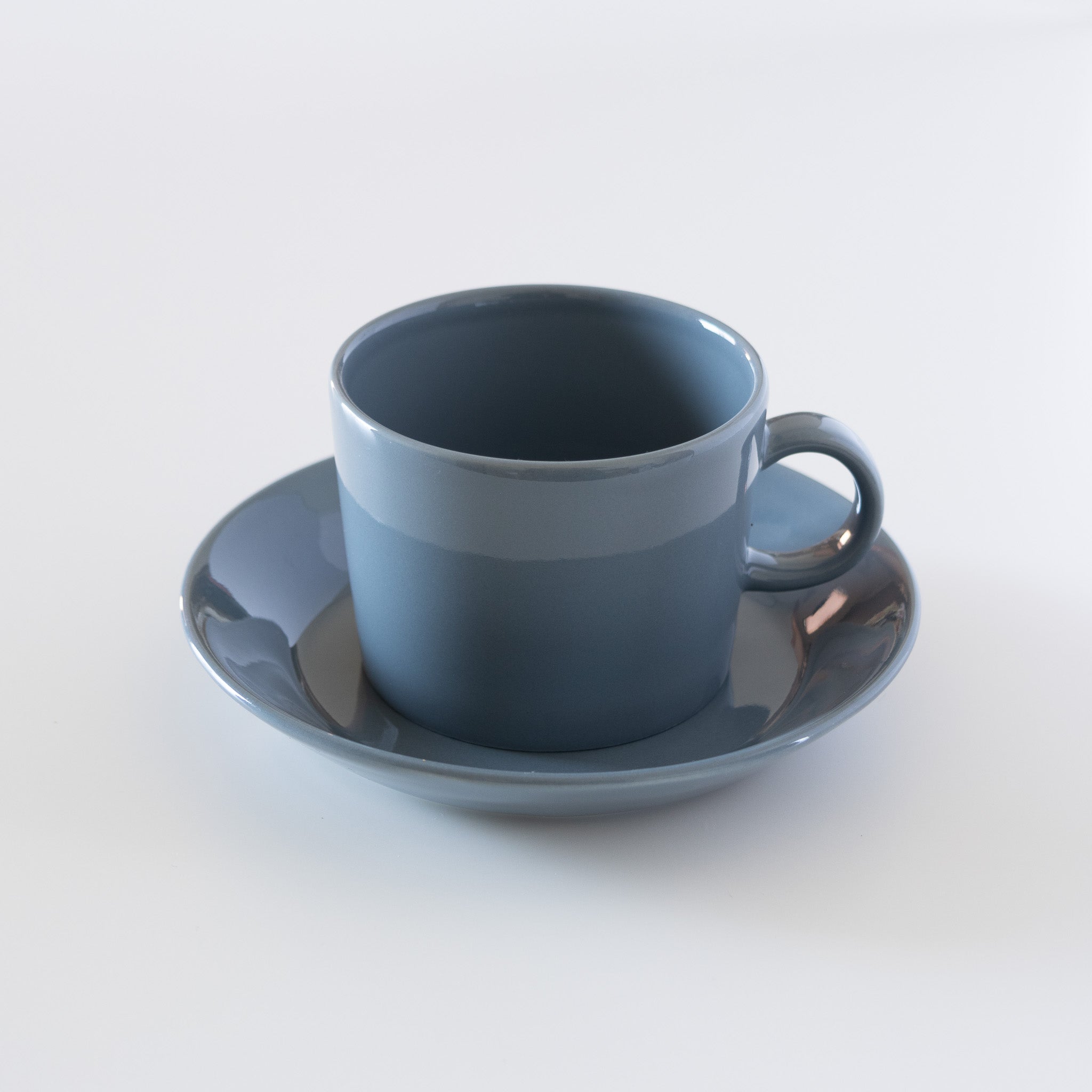 teema (ティーマ) cup & saucer dark grey / arabia (アラビア) – 北欧 